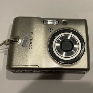 Nikon COOLPIX Compact Digital Camera 3X Optical Zoom Working